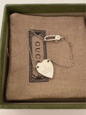 Gucci Silver Heart Logo Pendant Bracelet - Silver